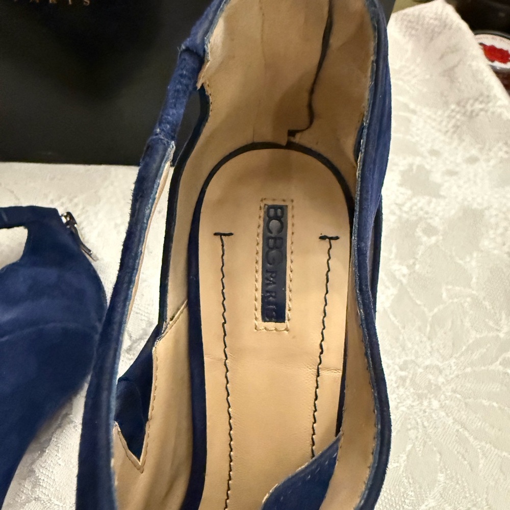 Blue suede peep toe booties - Picture 6 of 15